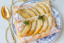 Десерт - слойки с яблоками